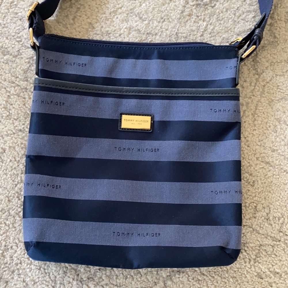 Tommy Hilfiger Cross body Bag. Navy like new
